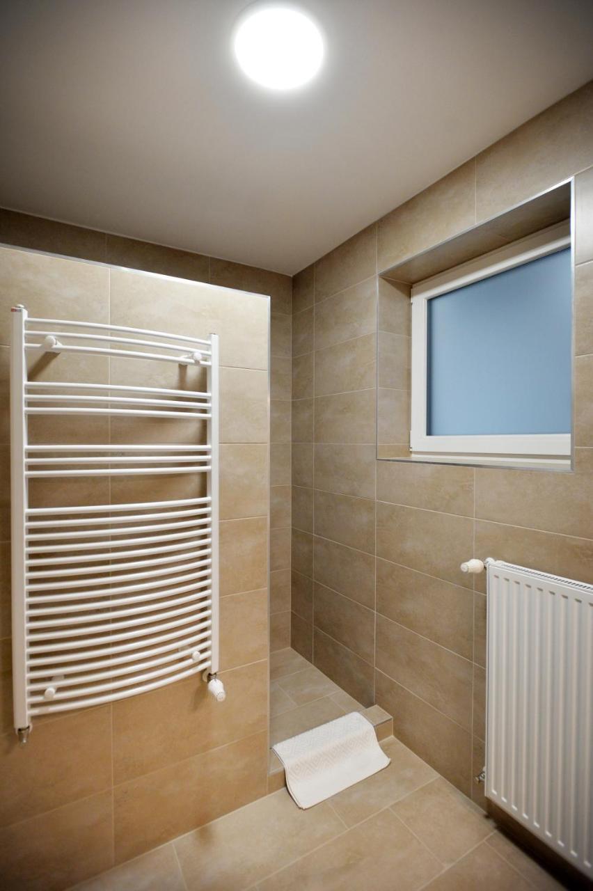 One Luxury Suites Eger Luaran gambar