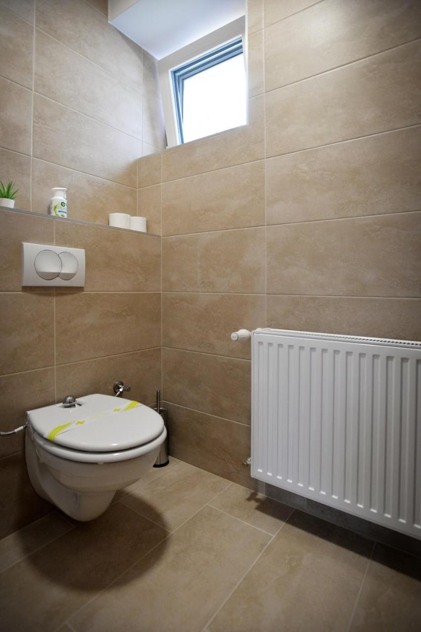 One Luxury Suites Eger Luaran gambar