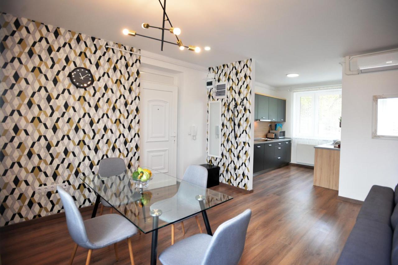 One Luxury Suites Eger Luaran gambar