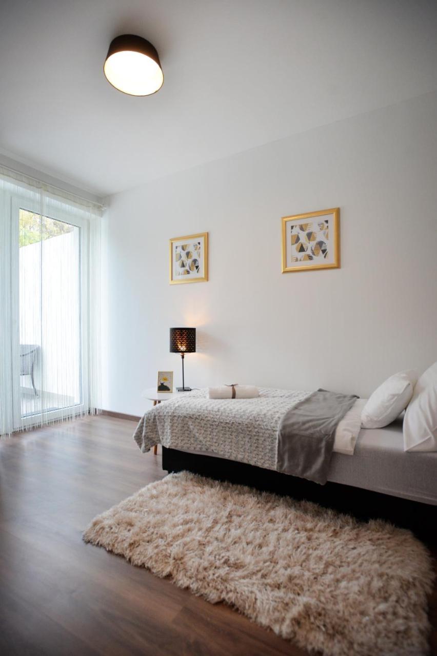 One Luxury Suites Eger Luaran gambar