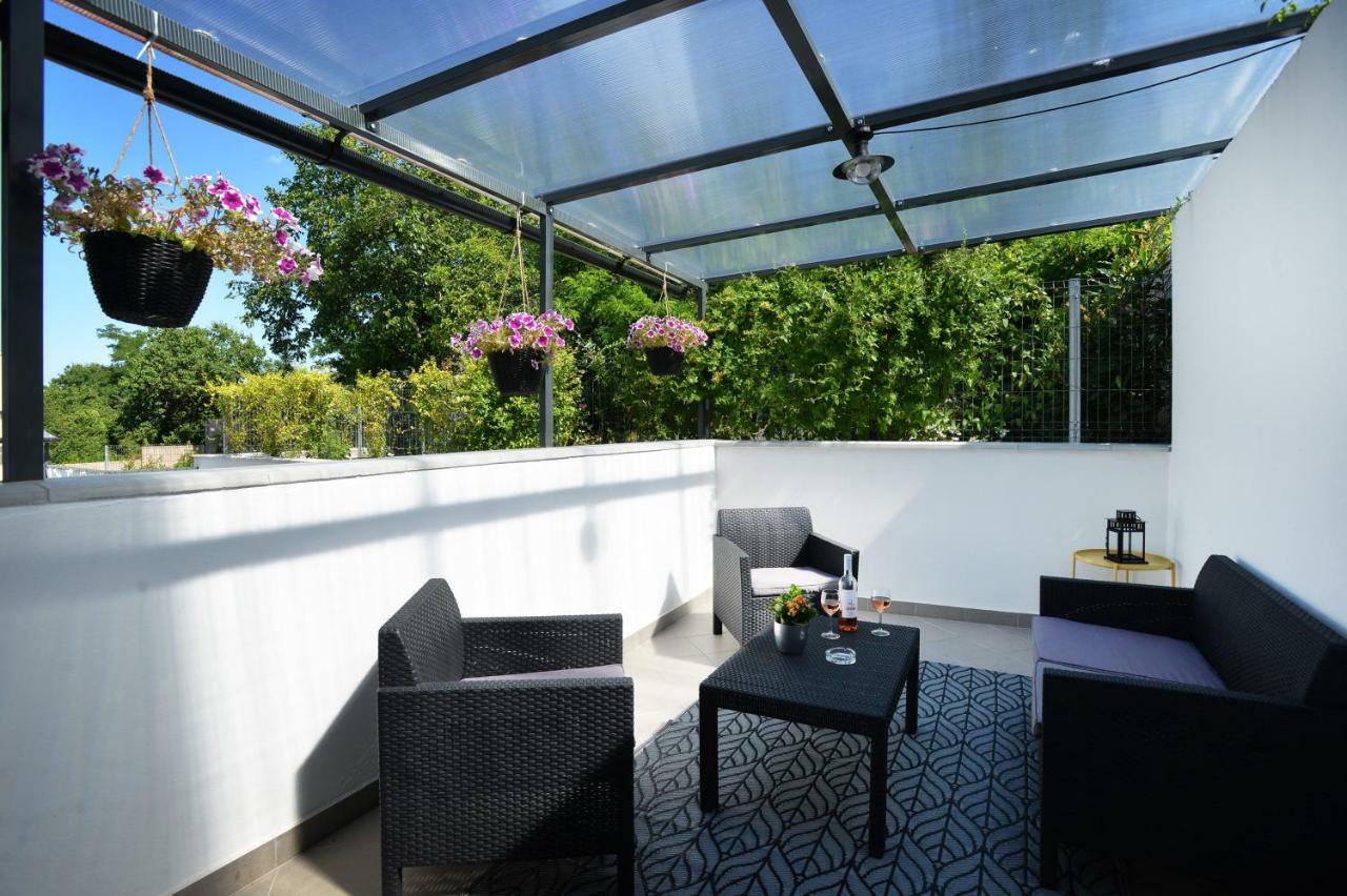 One Luxury Suites Eger Luaran gambar