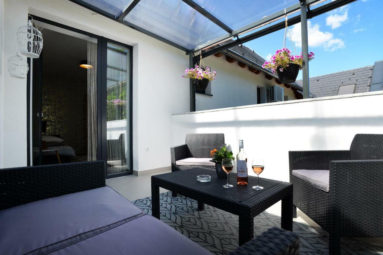 One Luxury Suites Eger Luaran gambar