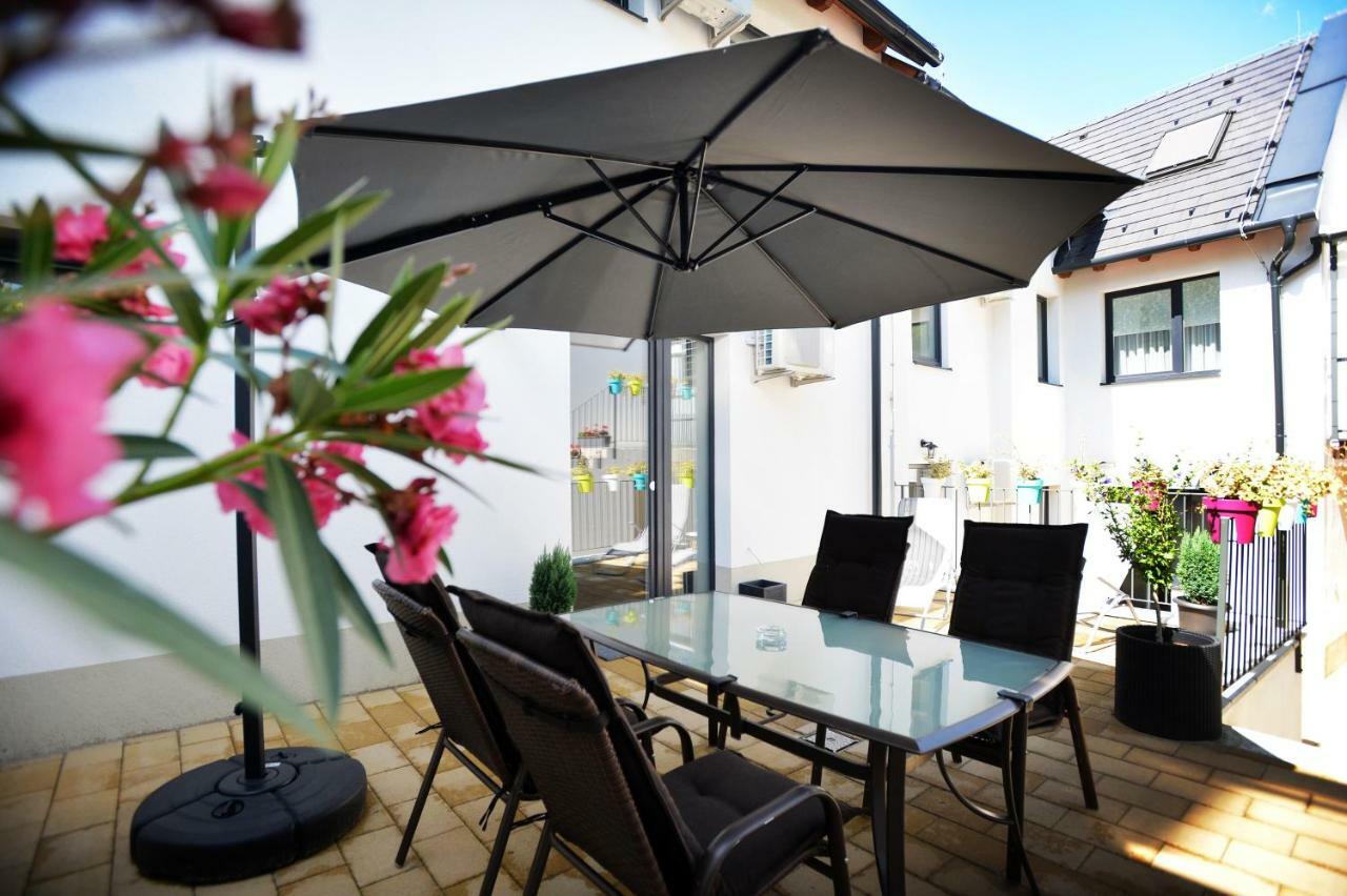One Luxury Suites Eger Luaran gambar
